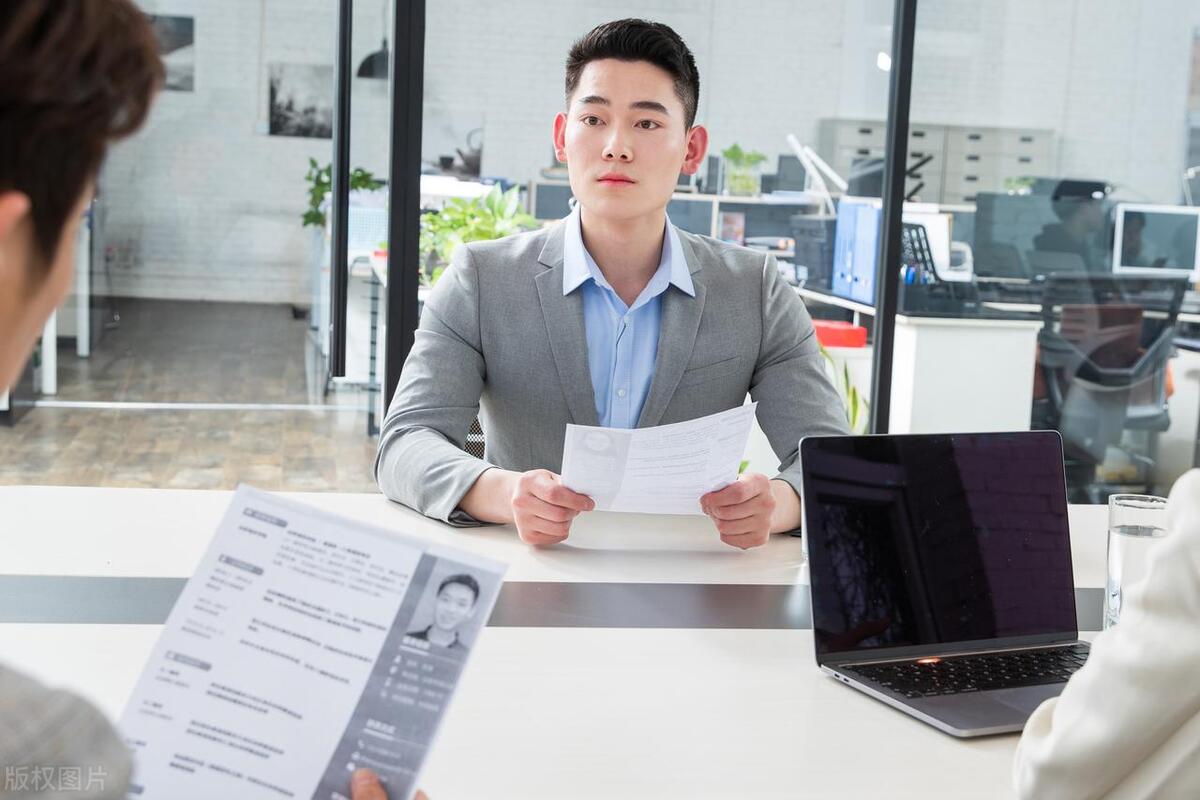 首因效应强调第一印象,印象的作用机制是首因效应