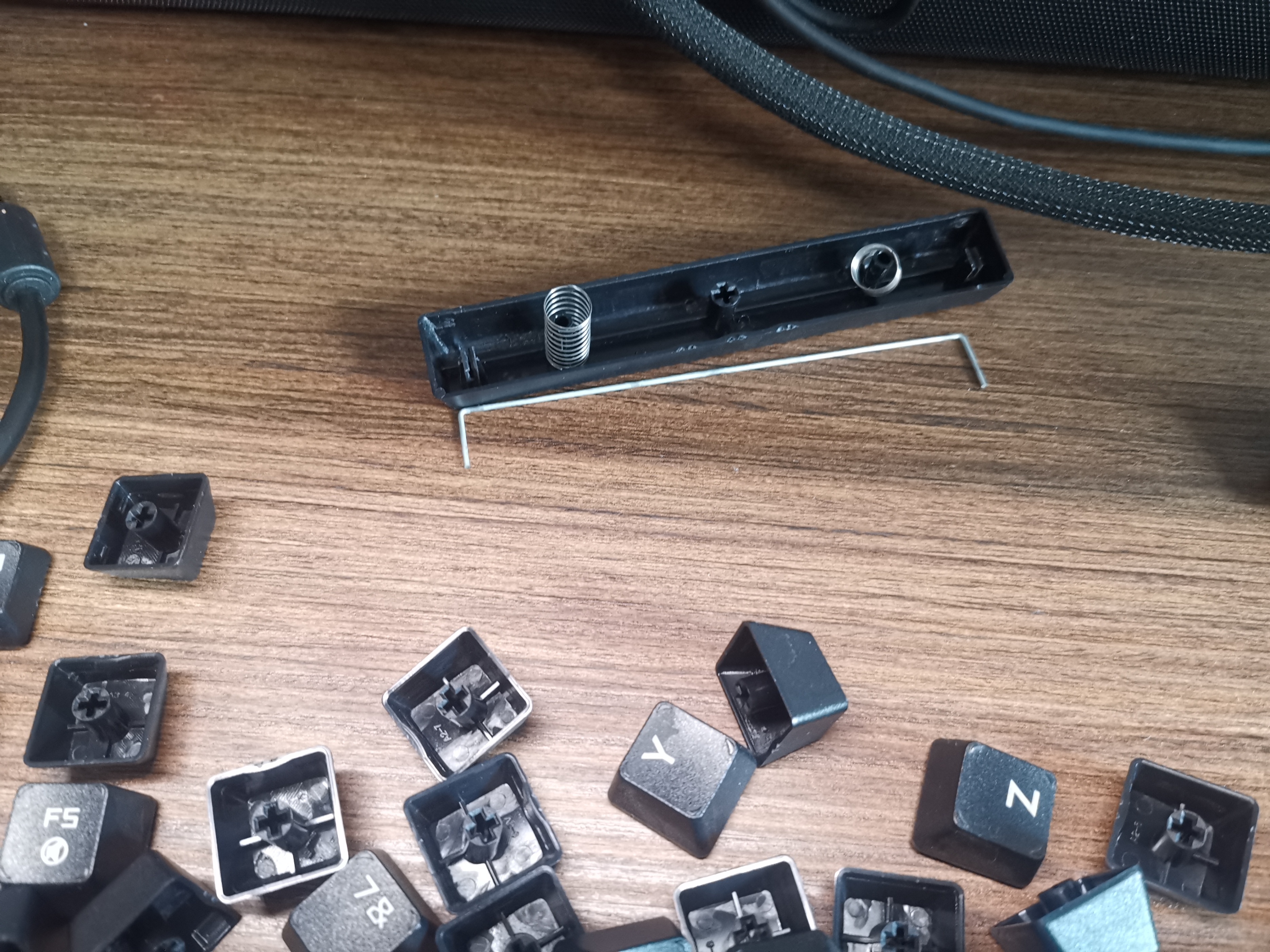 狼蛛鬼王键盘键位图,狼蛛机械鬼王3区支持换轴吗