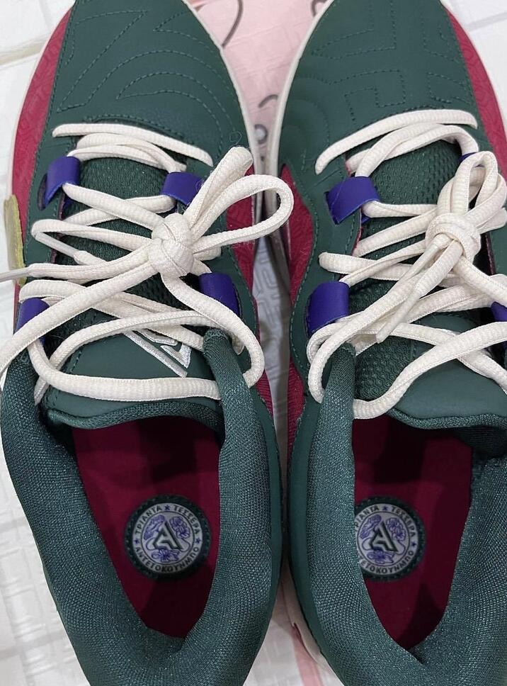 字母哥签名鞋价格,字母哥亲手开箱4代篮球鞋