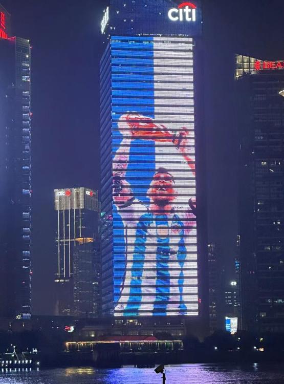 梅西这件球衣被拍出300万天价,球王梅西的10号战袍