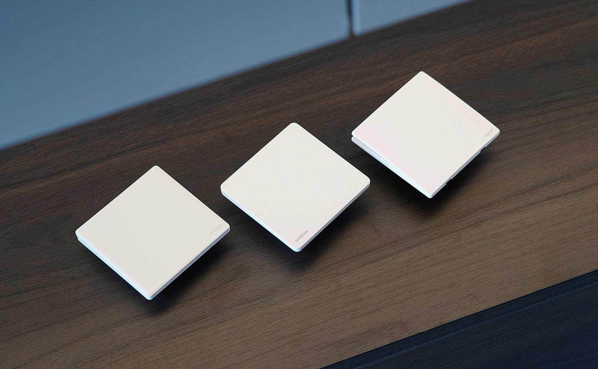 施耐德和西门子开关插座怎么选,施耐德西门子罗格朗公牛开关插座