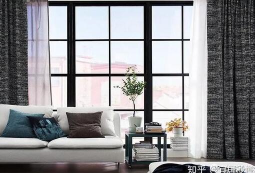 这4种窗帘既实用又美观你家有吗,窗帘是家居装饰不可或缺的一部分