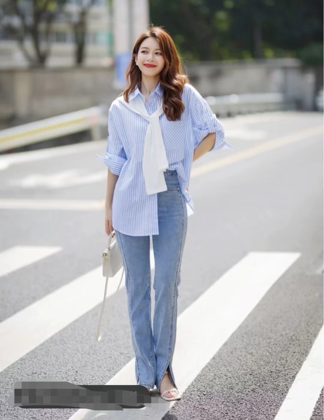 红色条纹衬衫配什么裤子,燕麦裤子搭配蓝白条纹衬衫好看吗