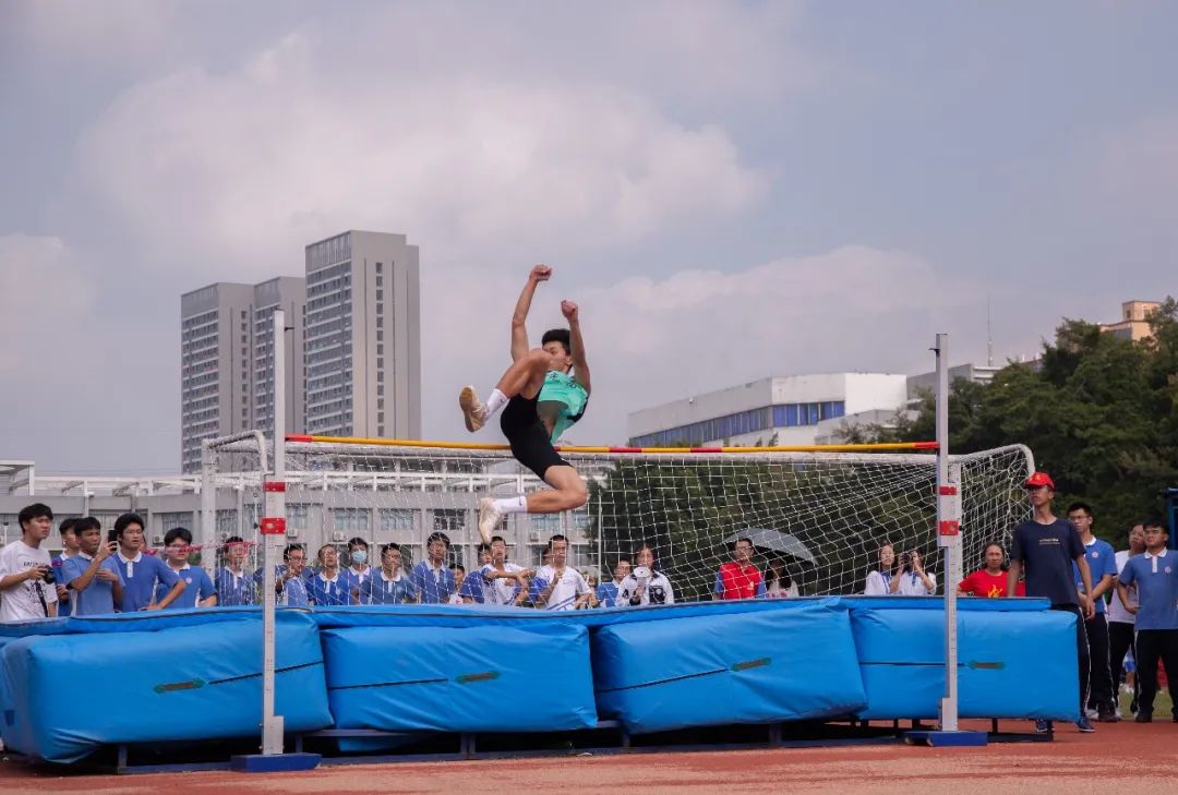 深圳光明高级中学体育场,深圳光明高级中学校队