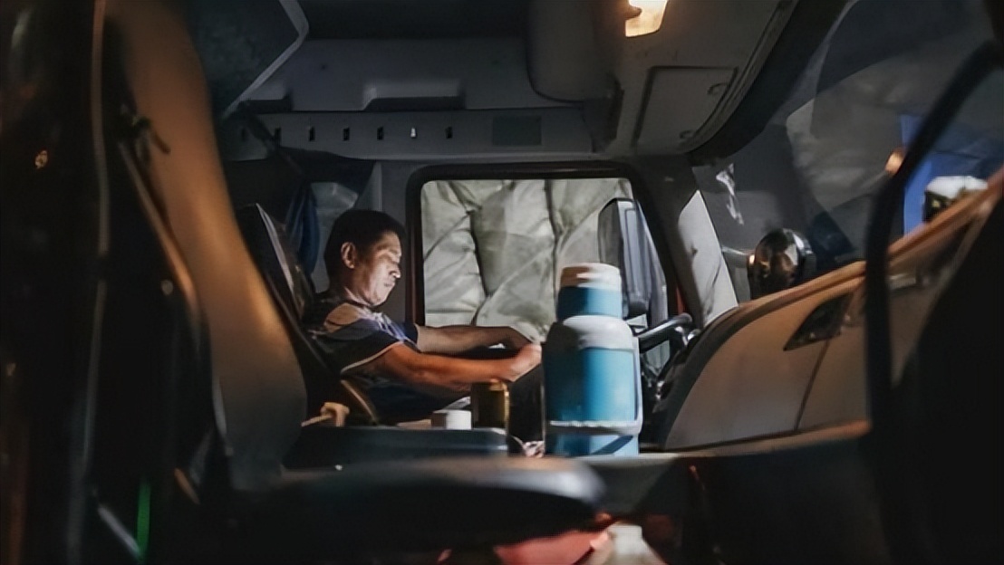 从年入38万的精英到拼命的加班人,中港司机怎么变化这么大?