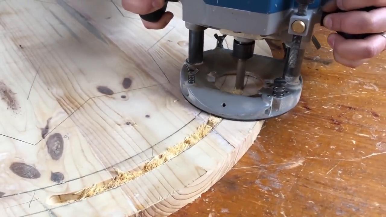 在解剖课上，前女友的尸体躺在解剖台上