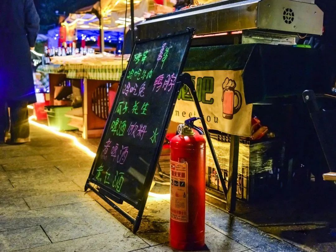 三色路夜市焕新归来,彰显国际范三色路夜市焕新归来