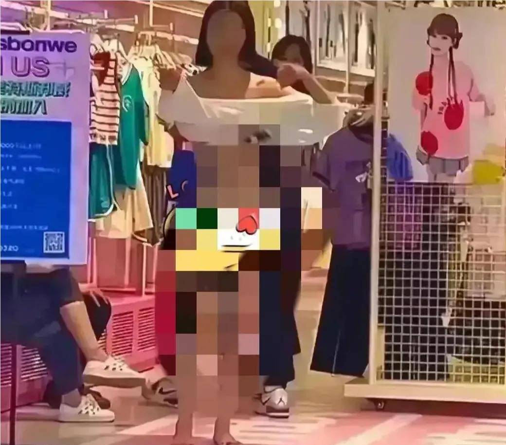 社会热点:女子步行街一丝不挂行走,自虐式报复男友没给她买衣服