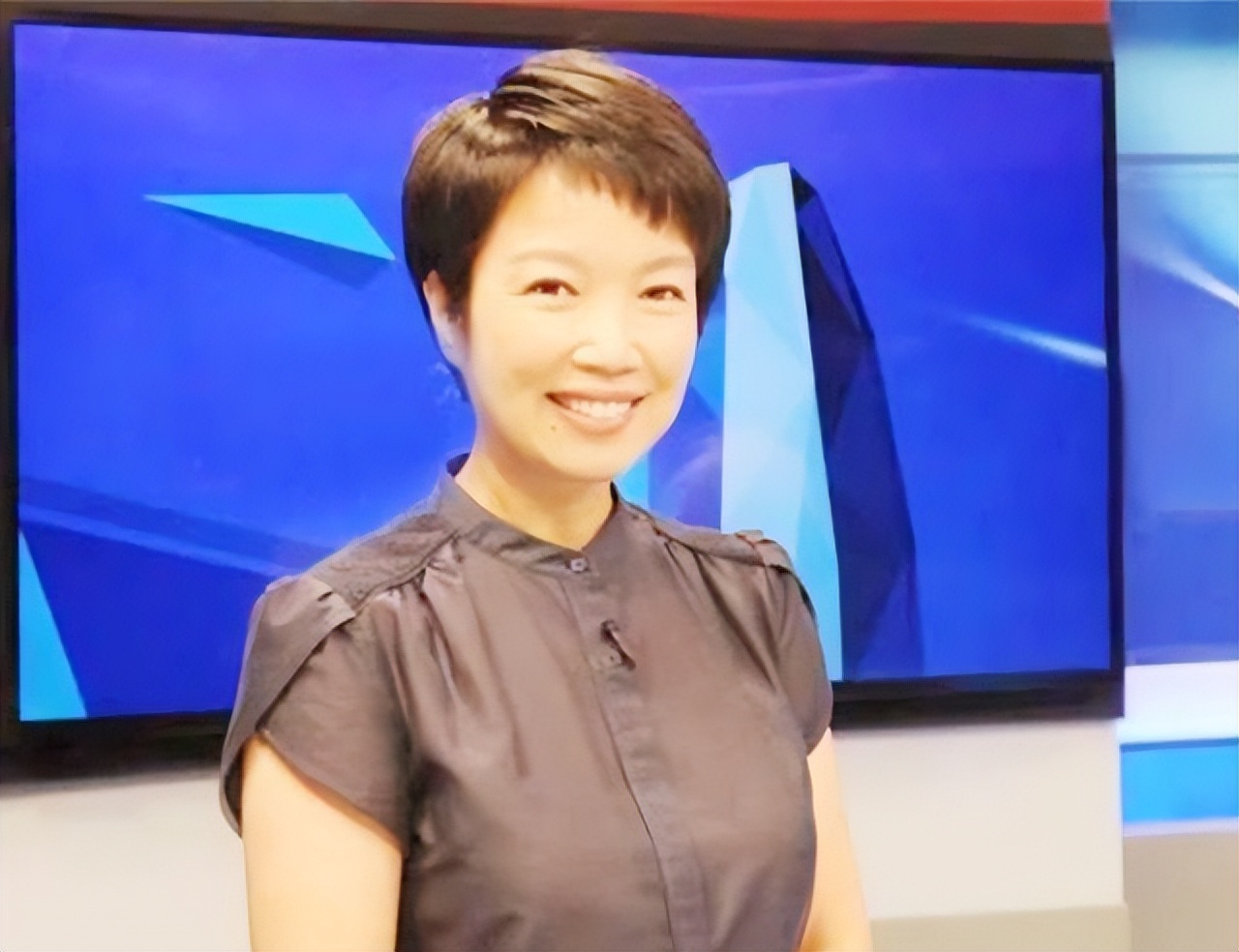 央视主持人黄薇的故事,央视主持人黄薇朗诵