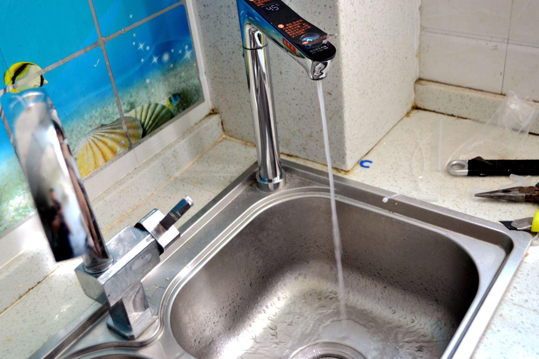 茶吧机和净水器建议选哪个更实用,即热净水器是智商税吗