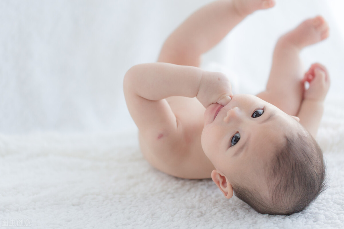 宝宝吃手挨打,宝宝吃手挨揍