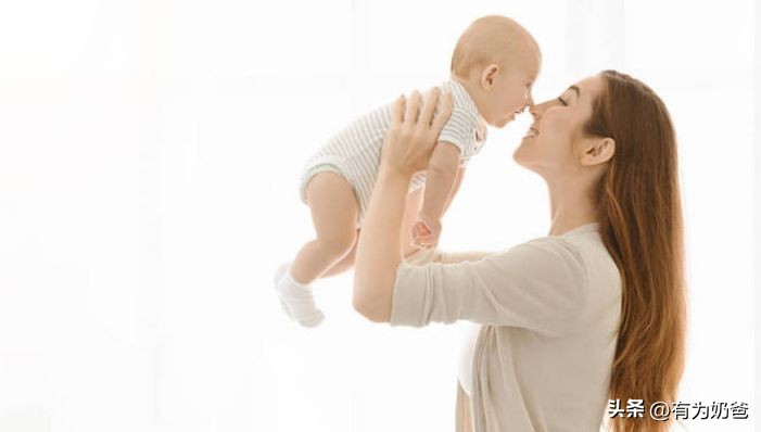 孩子喜欢被抱着怎么回事,孩子只让竖着抱横着抱就哭