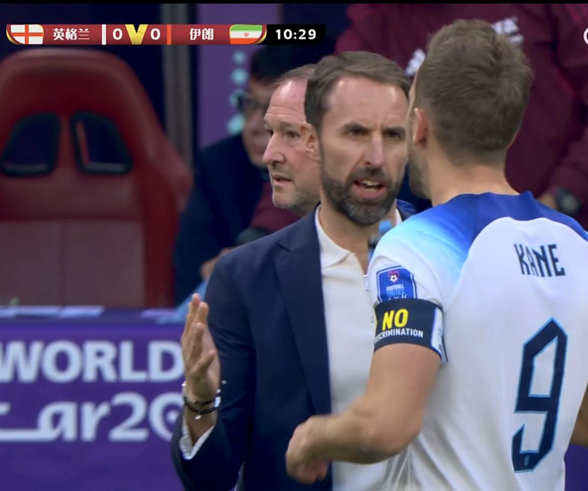 世界杯重伤视频,世界杯伊朗门将被撞