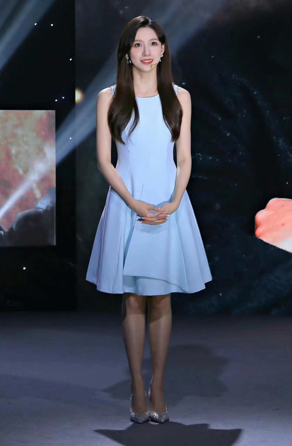 2018年世界杯cctv5漂亮美女主持人,央视世界杯直播间女主播