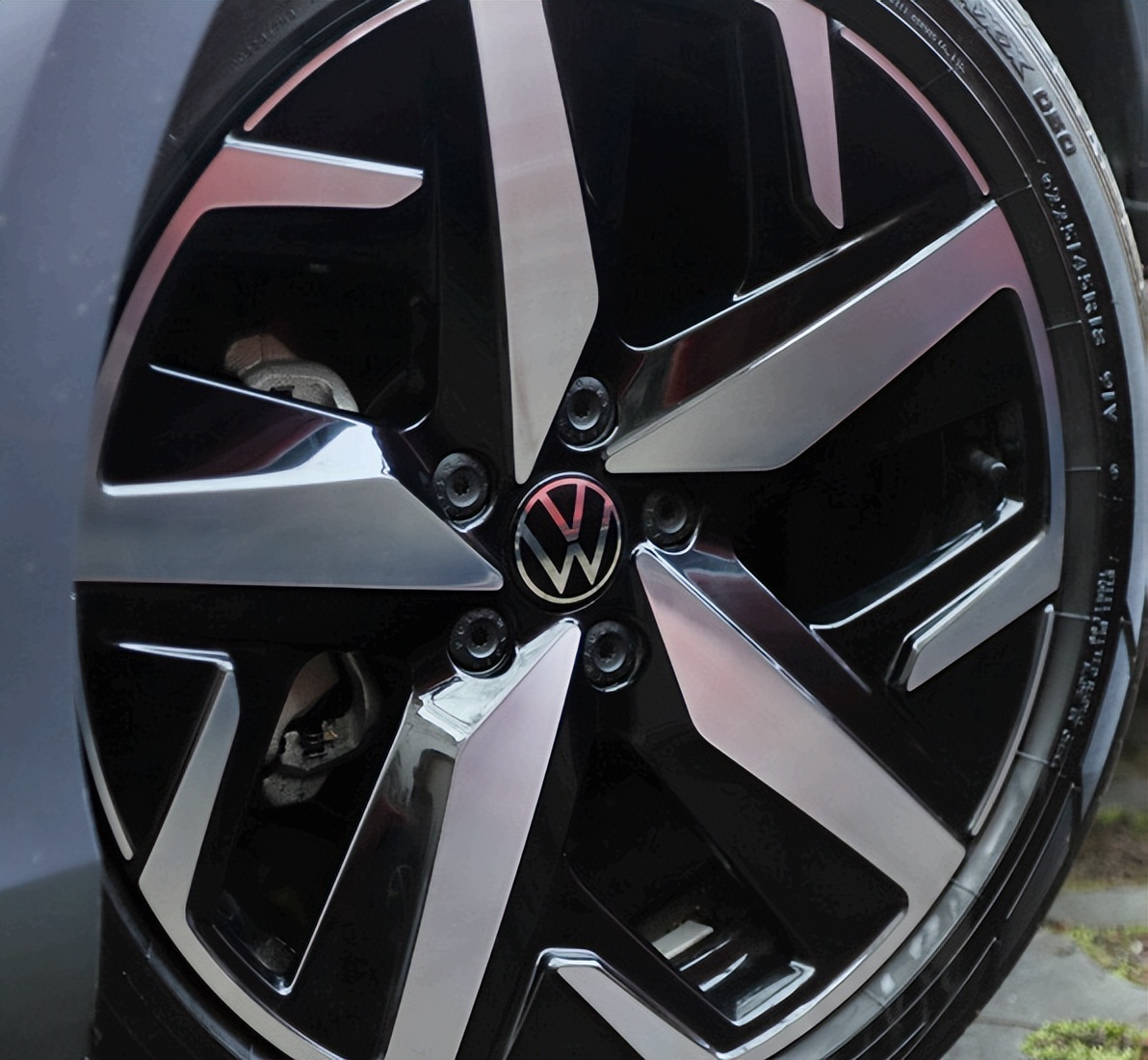 凌渡L和大众cc车身哪个宽,凌渡比速腾宽多少毫米