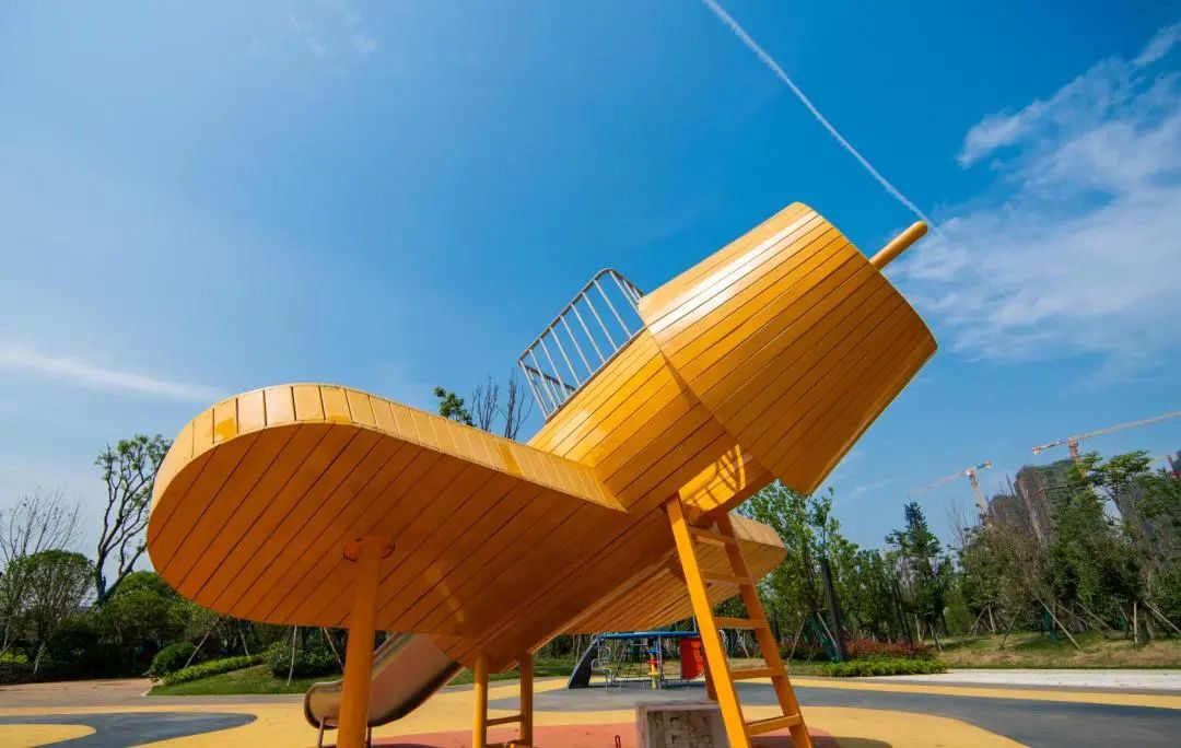 趁着天气晴朗一起去公园走走,春光明媚一起去公园