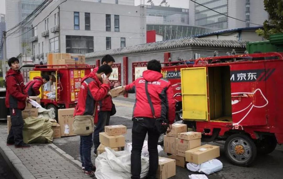 邮政快递员的福利待遇比顺丰好,京东快递员入职和顺丰快递员入职