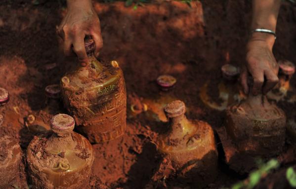 储存白酒应该倒满还是留一点,存大茬酒还是存二茬酒