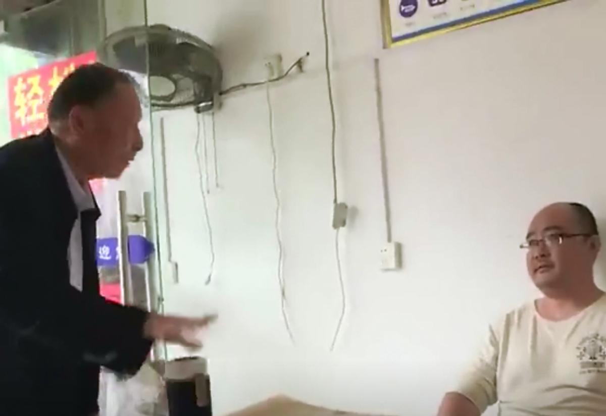 六旬老人出轨与儿子反目成仇,老人婚内出轨案件