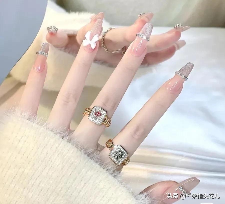 有气质漂亮的美甲,2022小红书爆款气质款美甲冬季