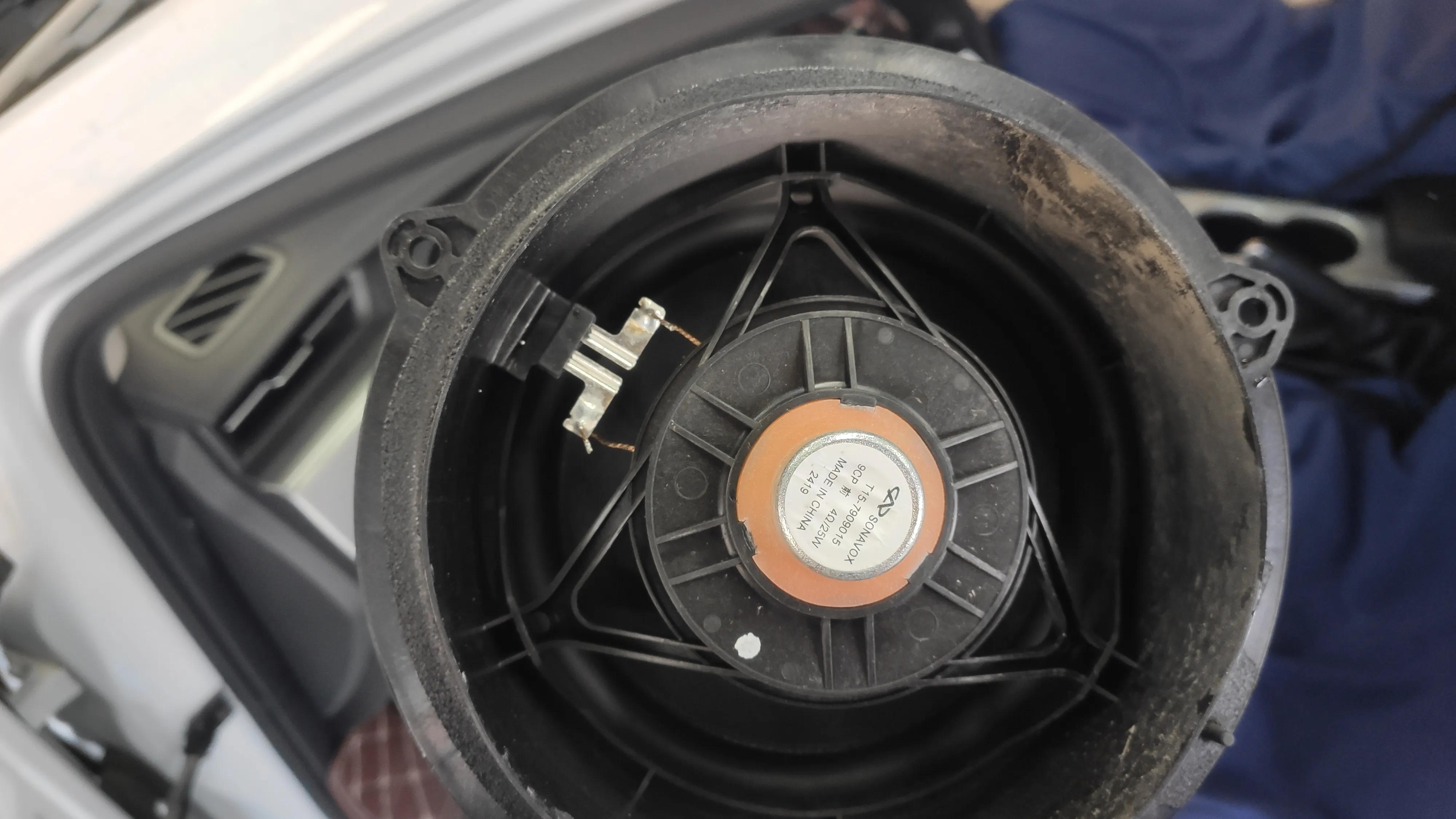 奇瑞艾瑞泽后门安装喇叭教程,艾瑞泽加装前门喇叭步骤