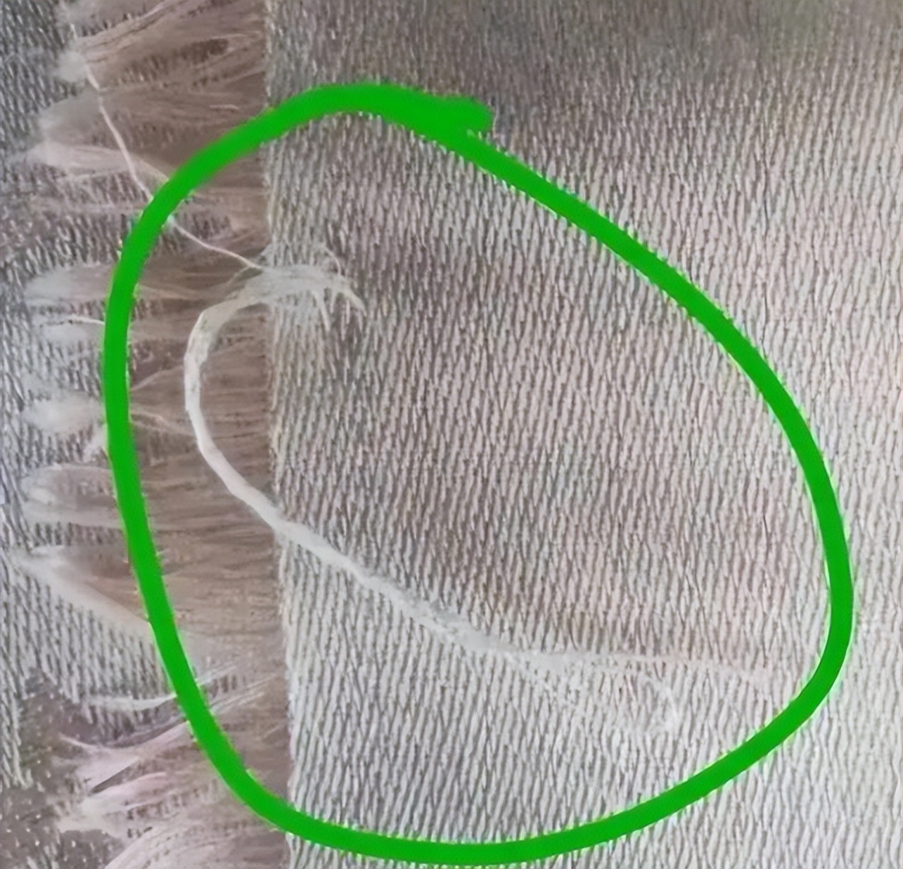 衣服容易勾丝可以避免吗,衣服如何才能避免勾丝