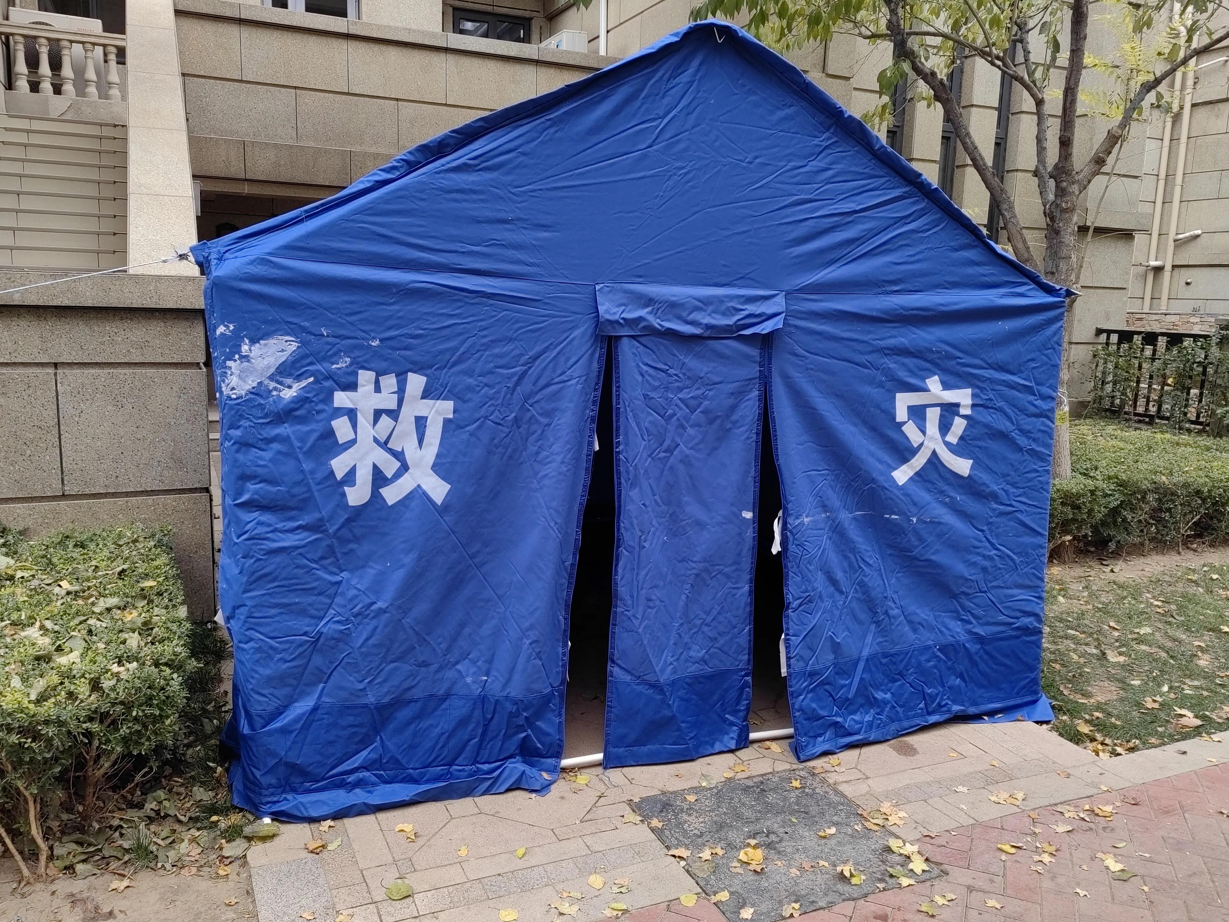 封控期间，一个人一见到我，就说他快疯了。怎么办呢？