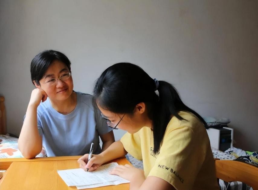 16岁女孩口出豪言懒得考北大清华,不愿考清华北大的16岁女孩现状