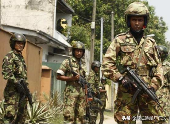 MP5不敌56式的后果，半支空军报销，2001年卡图纳亚克基地奇袭战