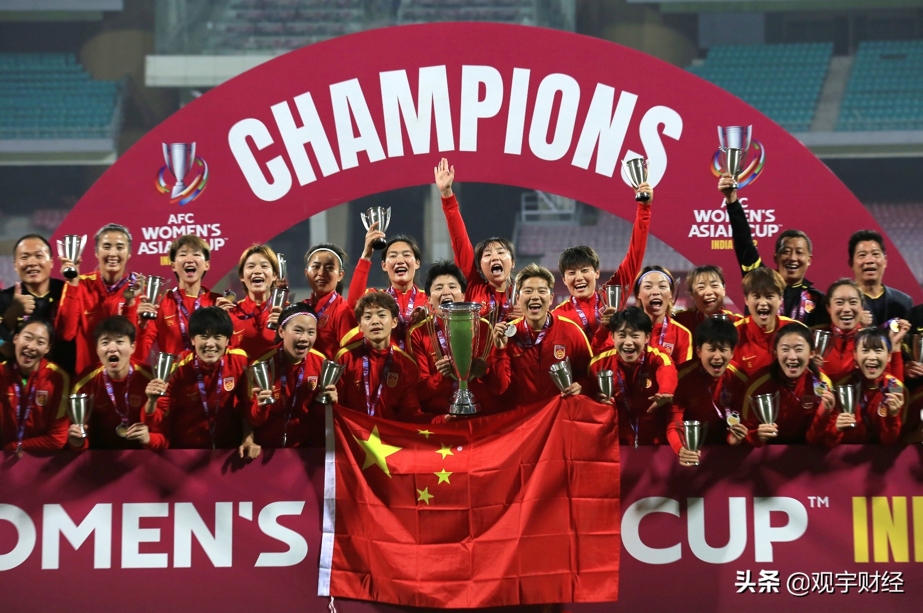 男足凭什么比女足工资高,男足与女足收入对比