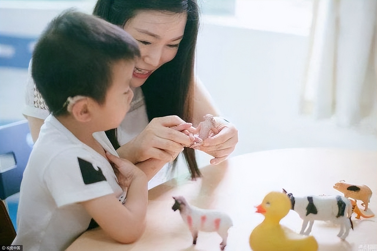 孩子3岁不会说话是自闭症吗,孩子3岁还不会说话会是哑巴吗