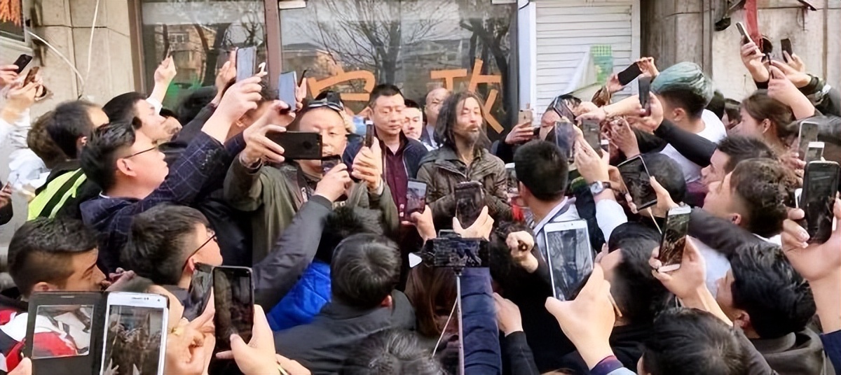 流浪大师沈巍被曝收入,流浪大师沈巍直播视频