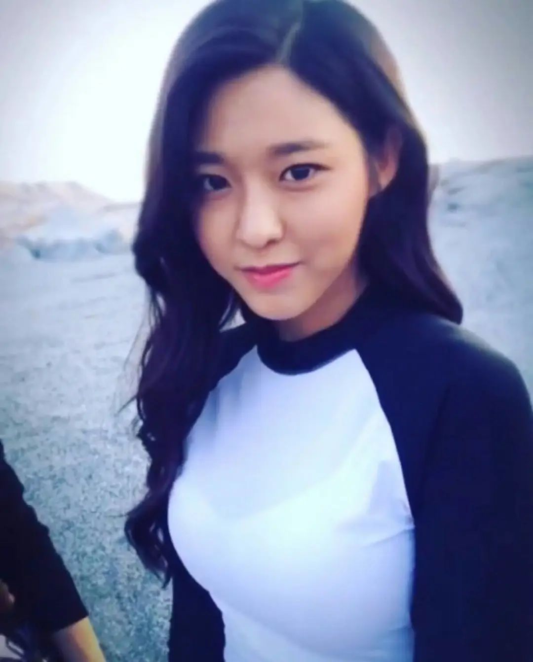 被网友称为“韩国最强肉体”身材演技在线的金雪炫还热衷慈善事业