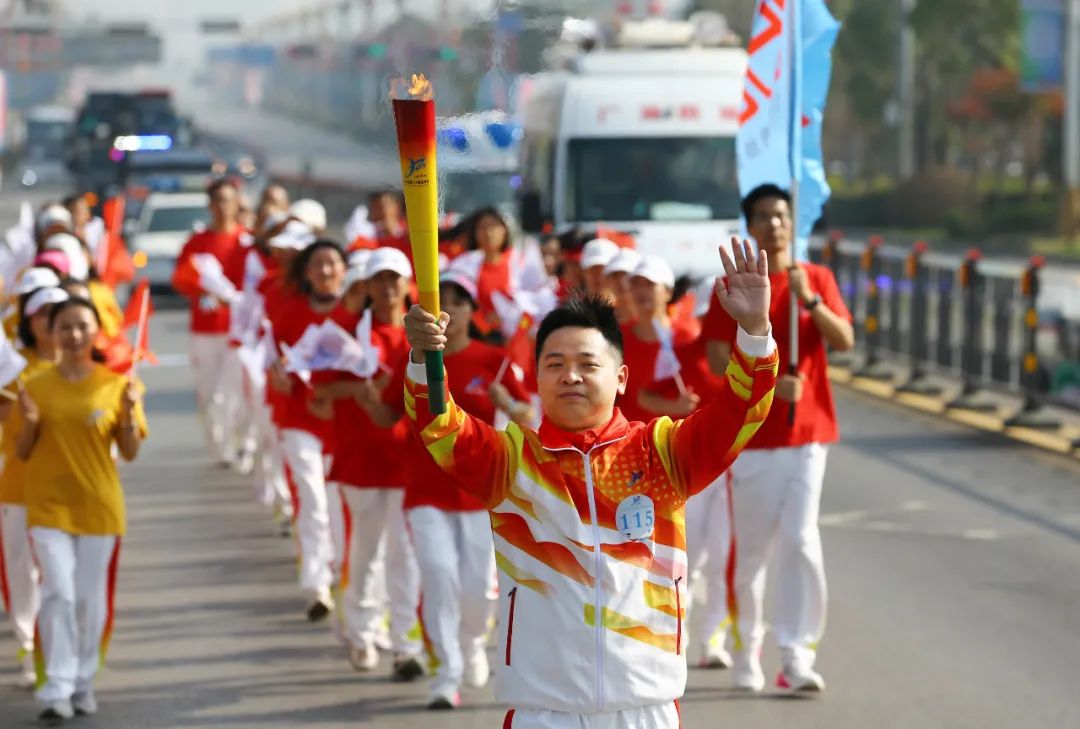 省运会火炬场外传递圆满收官！今天，为浔城骄傲！