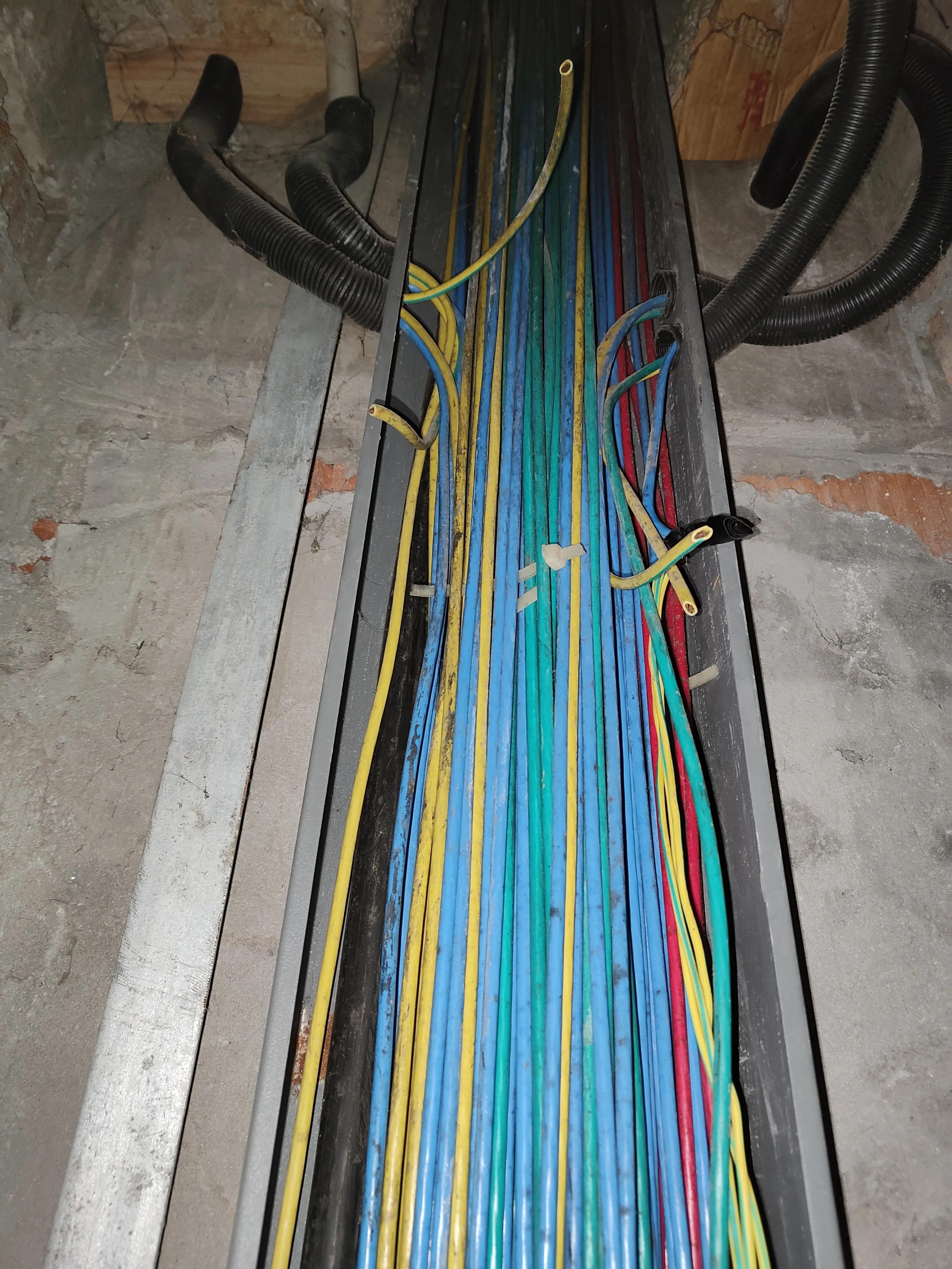 入户网线被剪断了怎么办,邻居恶意剪断我家照明电线违法吗