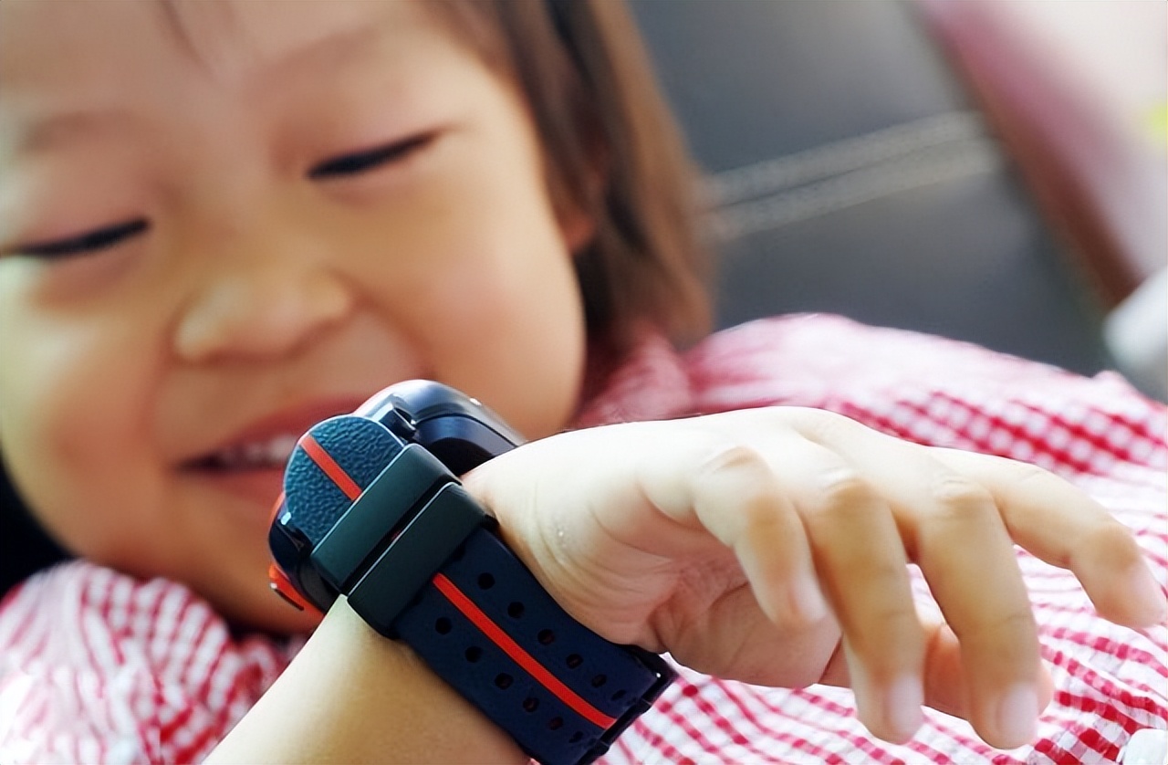 小鹿互联呼吁家长：莫让电话手表成为孩子沉迷网络的工具