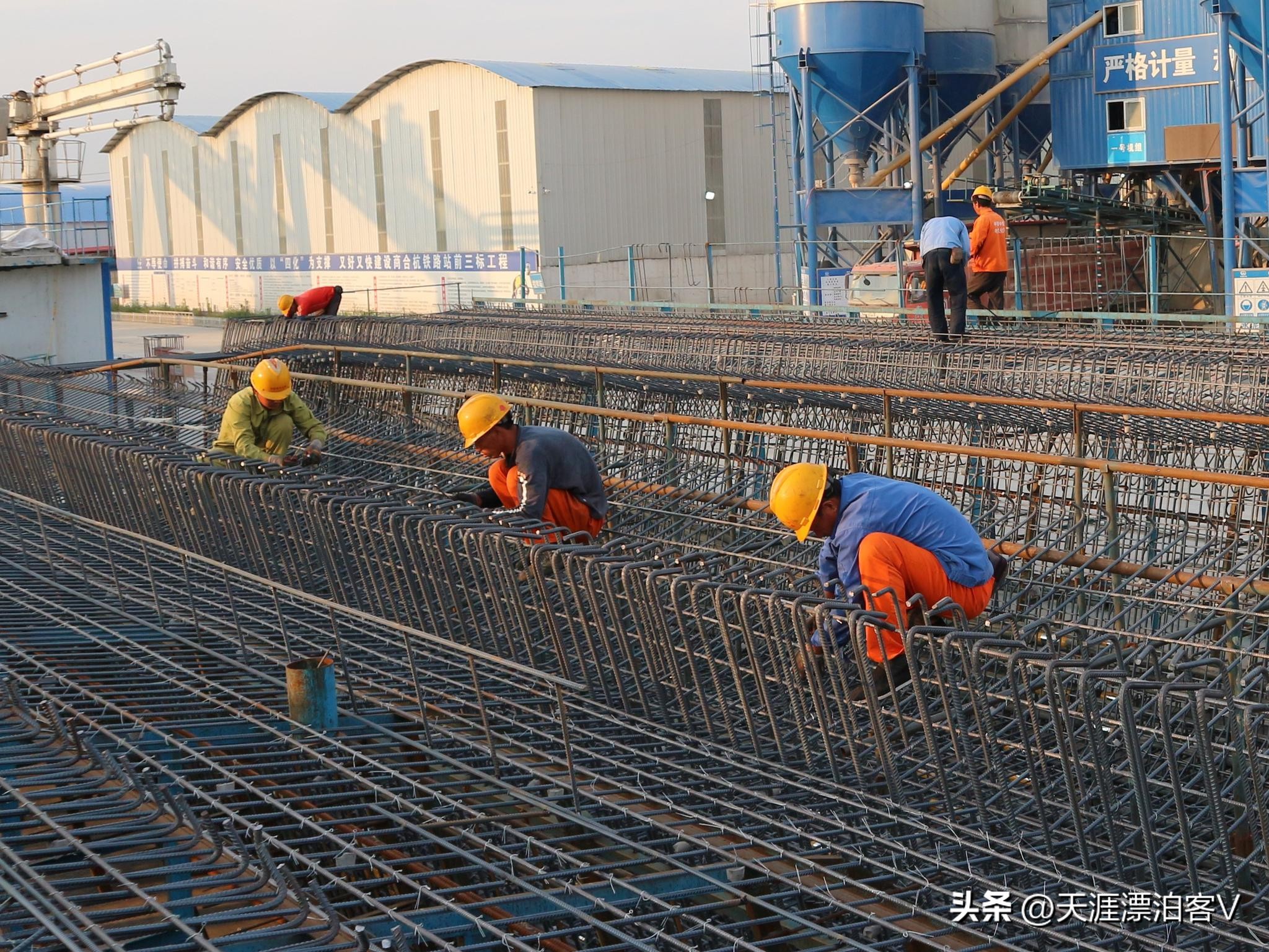 又出专家：哪里还有一月5000工资的农民工农民工都年薪百万了