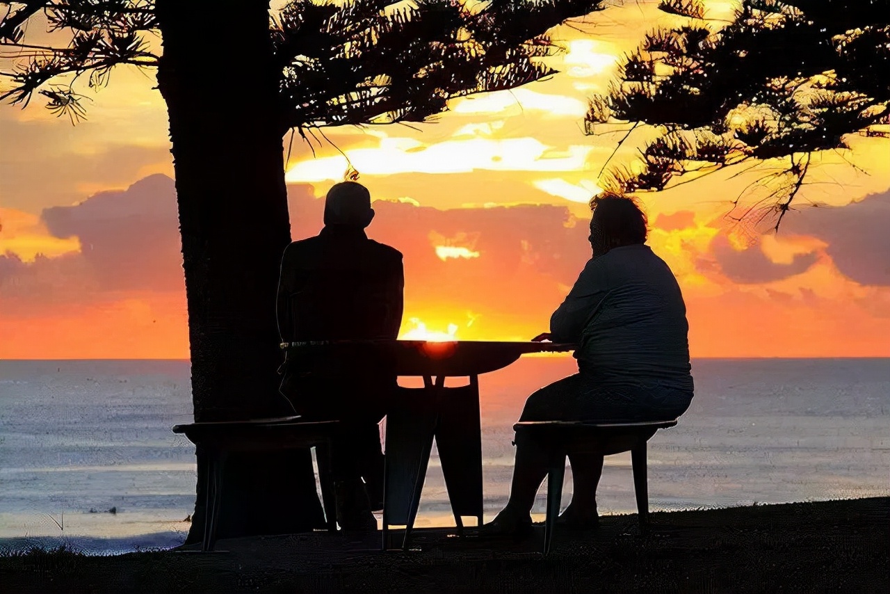 退休老人要过有序有规律的生活,老人体面退出儿女生活