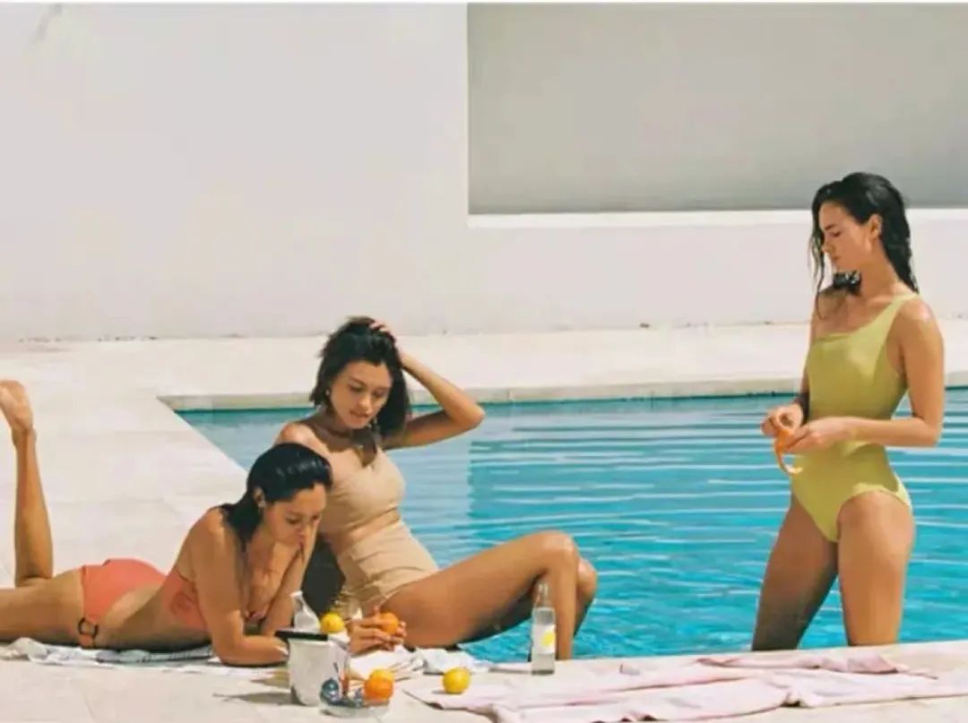 超好看的泳衣推荐,小众的连体泳衣靓丽而又优雅