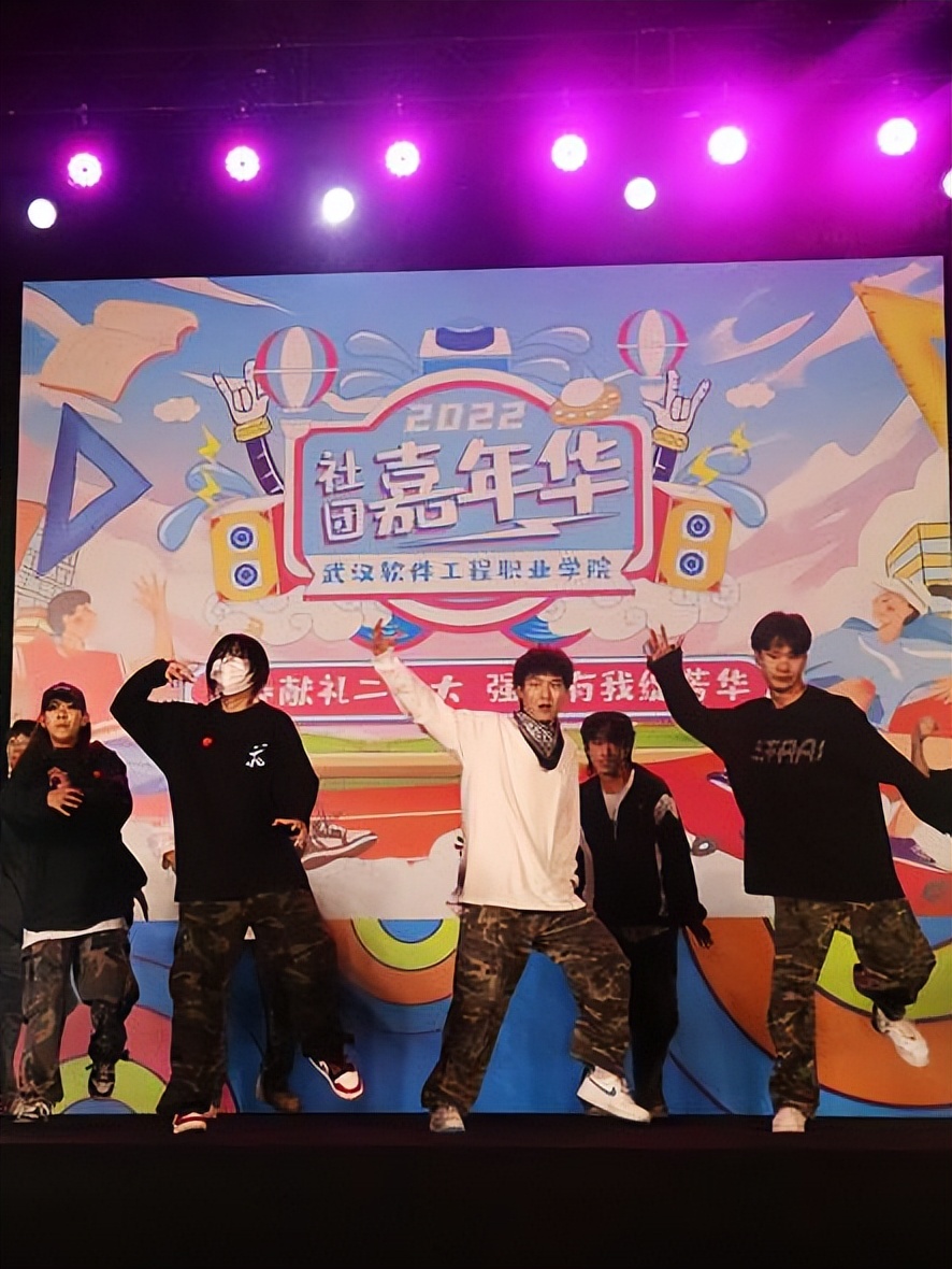 武汉软件工程职业学院在校学生,武汉软件工程职业学院春夏秋冬