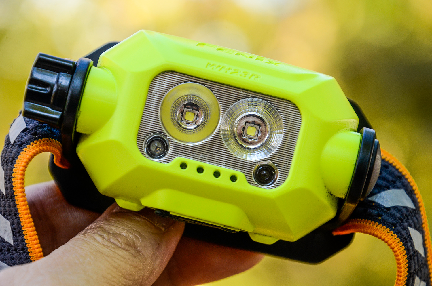 黄白光自由切换两用头灯,泛光和远射一体头灯