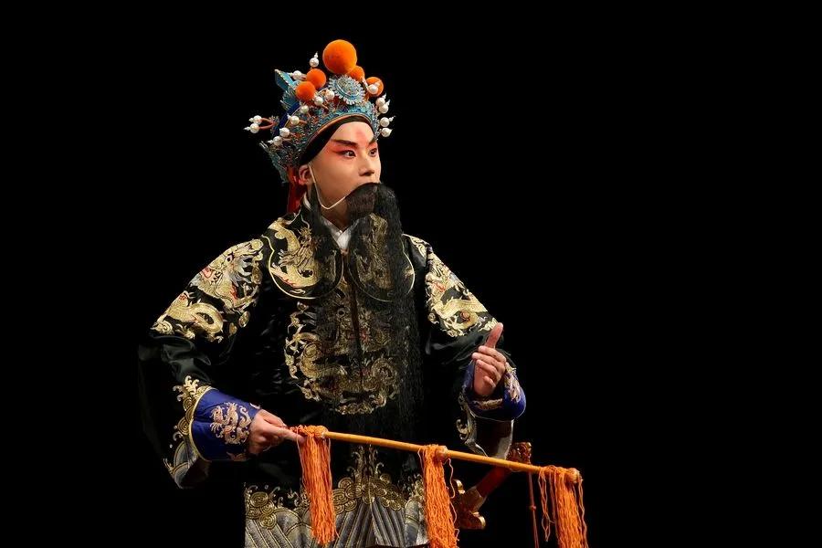 蓝天京剧演员唱豫剧,央视点评蓝天京剧