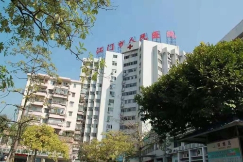 12年湖北双胞胎十指咬秃流血，却不会哭，父母拿到诊断书如遭雷击