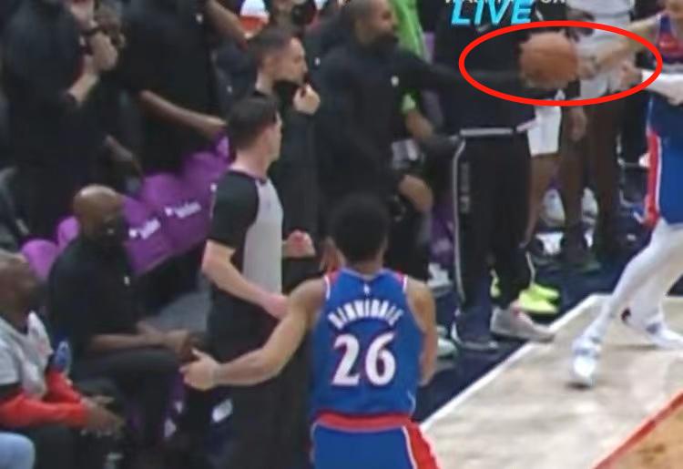 严惩裁判还球场一片清白,篮网12连胜遭公牛终结裁判