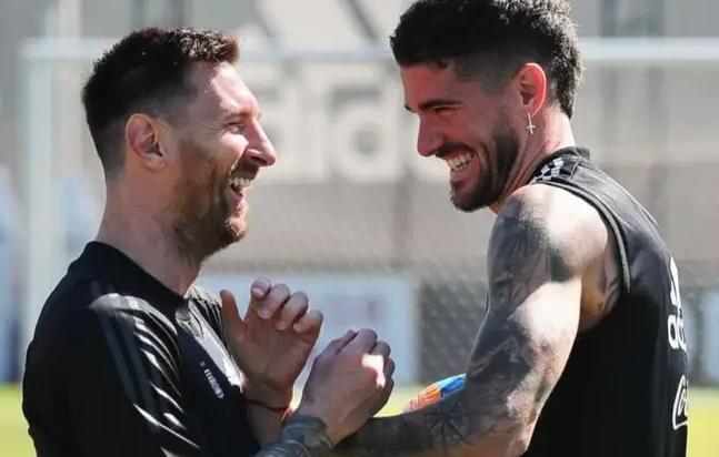 梅西遭遇各种犯规进球,阿根廷评价梅西再遭暴力犯规