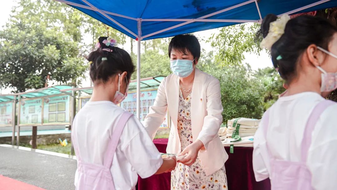 南京市江北新区六一小学：萌娃报道！这所小学的新生礼物惊喜满满