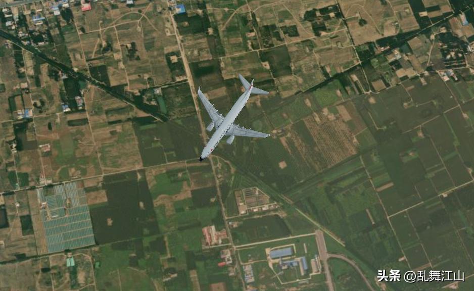 11月7日16点17分，一架从重庆飞往北京的飞机抵达河南新乡上空