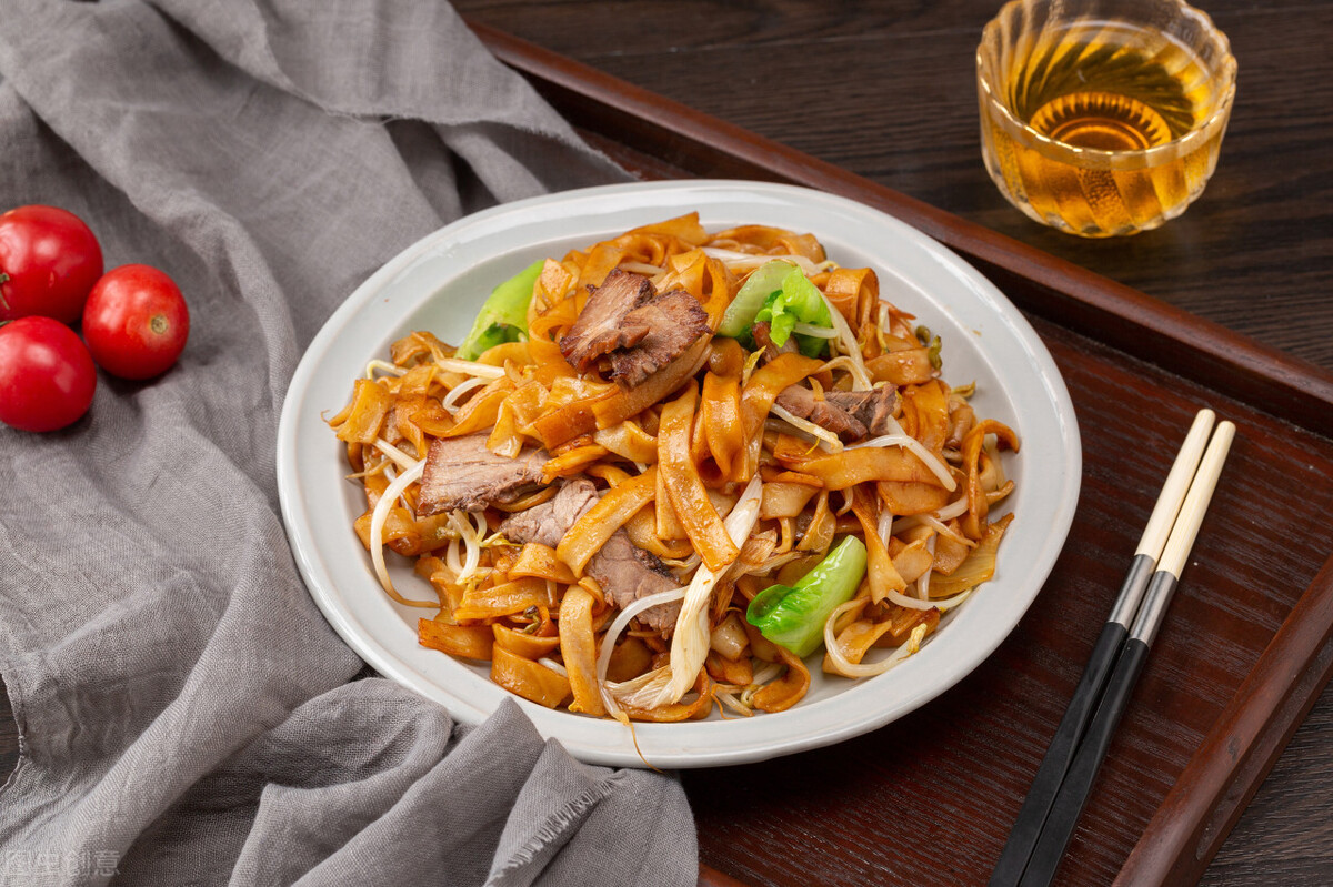 三岁就被父母送人然后又跑回来了,七岁被父亲送人