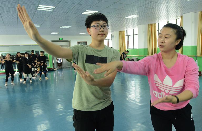 张雪峰谈考个教师资格证,张雪峰建议考教师吗