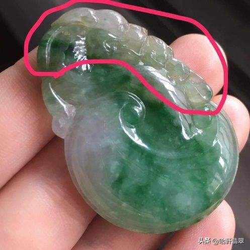 翡翠戴着变黄了是怎么回事,翡翠戴着戴着就变黄了是怎么回事